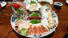 ゴージャスな海鮮の盛り合わせ。どれも新鮮でおいしい。