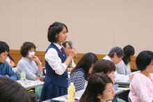 今回も学校帰りの高校生が参加、積極的に質問してくれました。若い参加者の方が増えており、大変嬉しいです