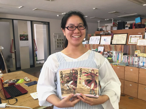 広報担当の大村さんに無理やり撮られました