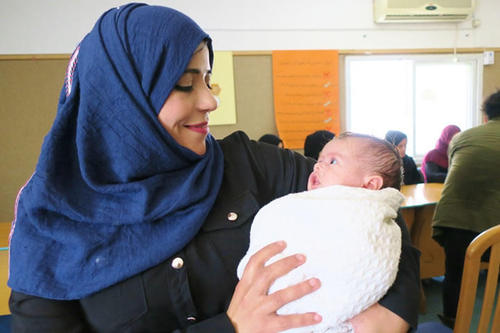 女性たちの中心的存在、AEIスタッフのハイファ