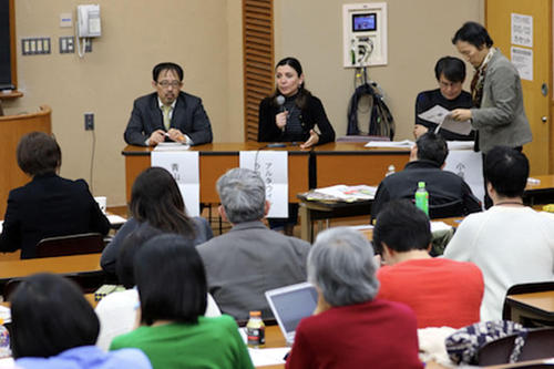 発表する登壇者・ラウィアさん